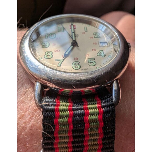 Vintage Victorinox Swiss Army Cavalry Field Watch - New Battery & NATO Strap main image 12